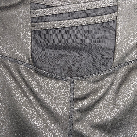 XL EBB AND FLOW LEGGINGS BLACK STRETCH CROPPED ATHLETIC ACTIVEWEAR GOTH SHIMMER - Picture 8 of 10